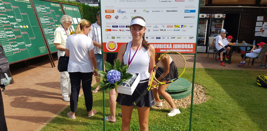 Medailová Dominika Šalková na mistrovství republiky dorostu v Pardubicích